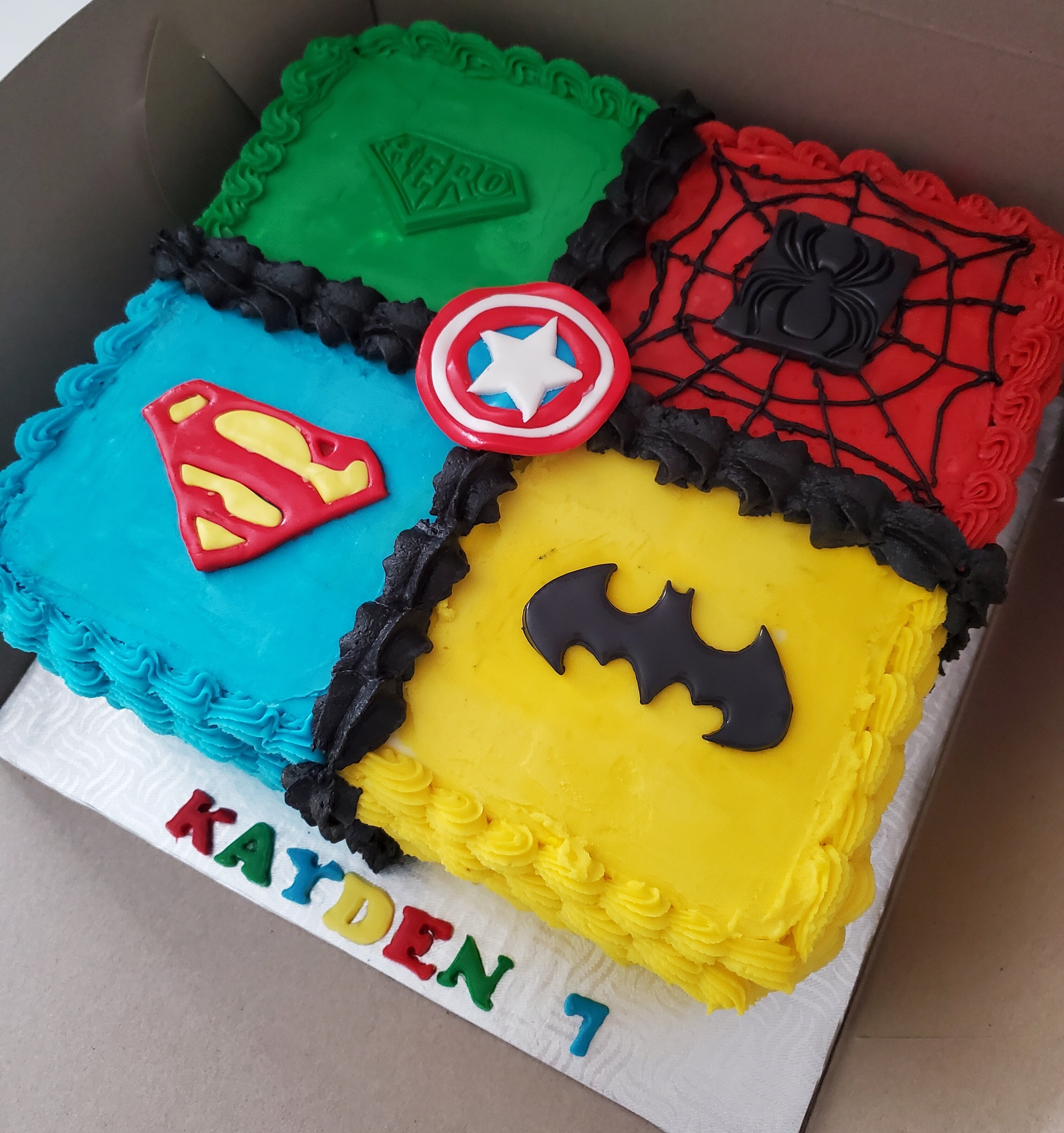 Gâteau Carré Super Héros
