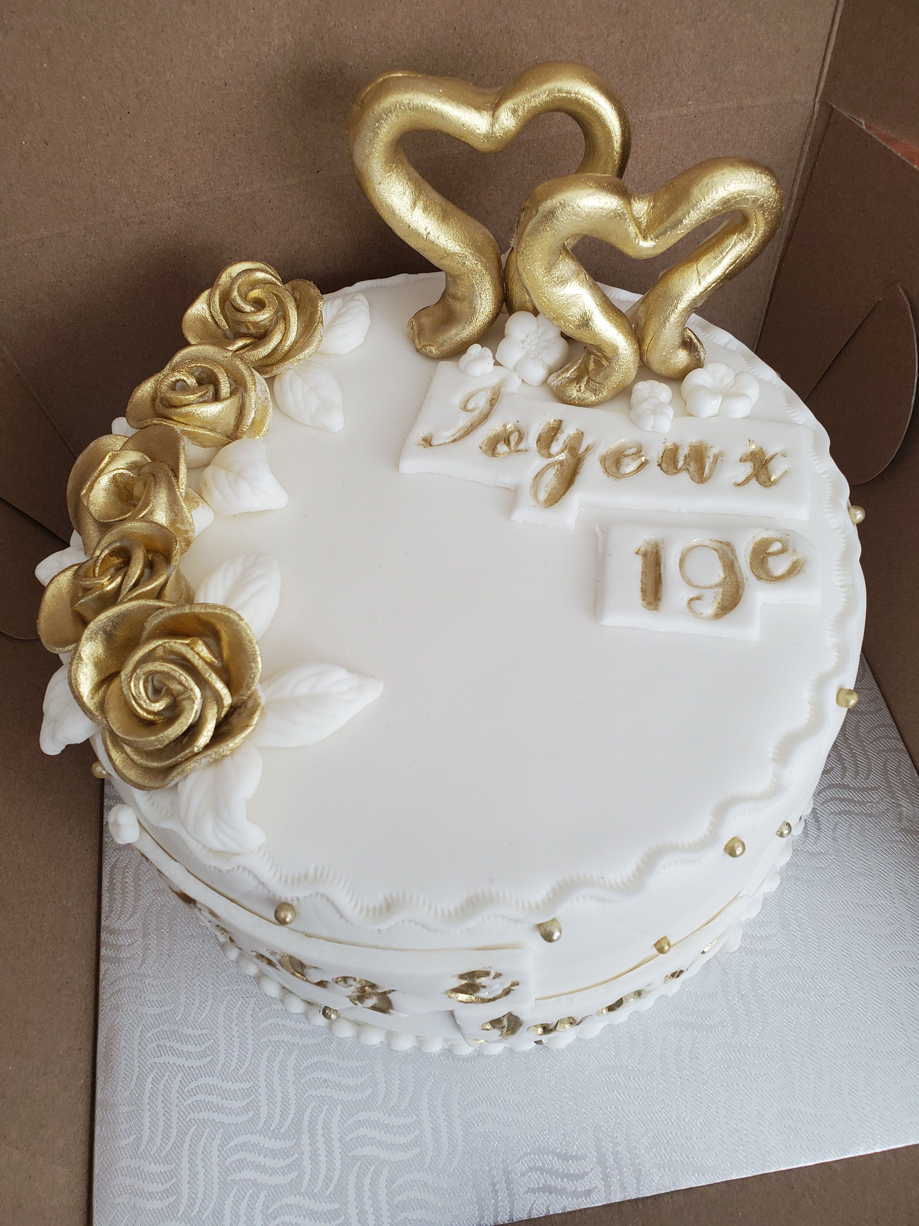 Gâteau Blanc et Or