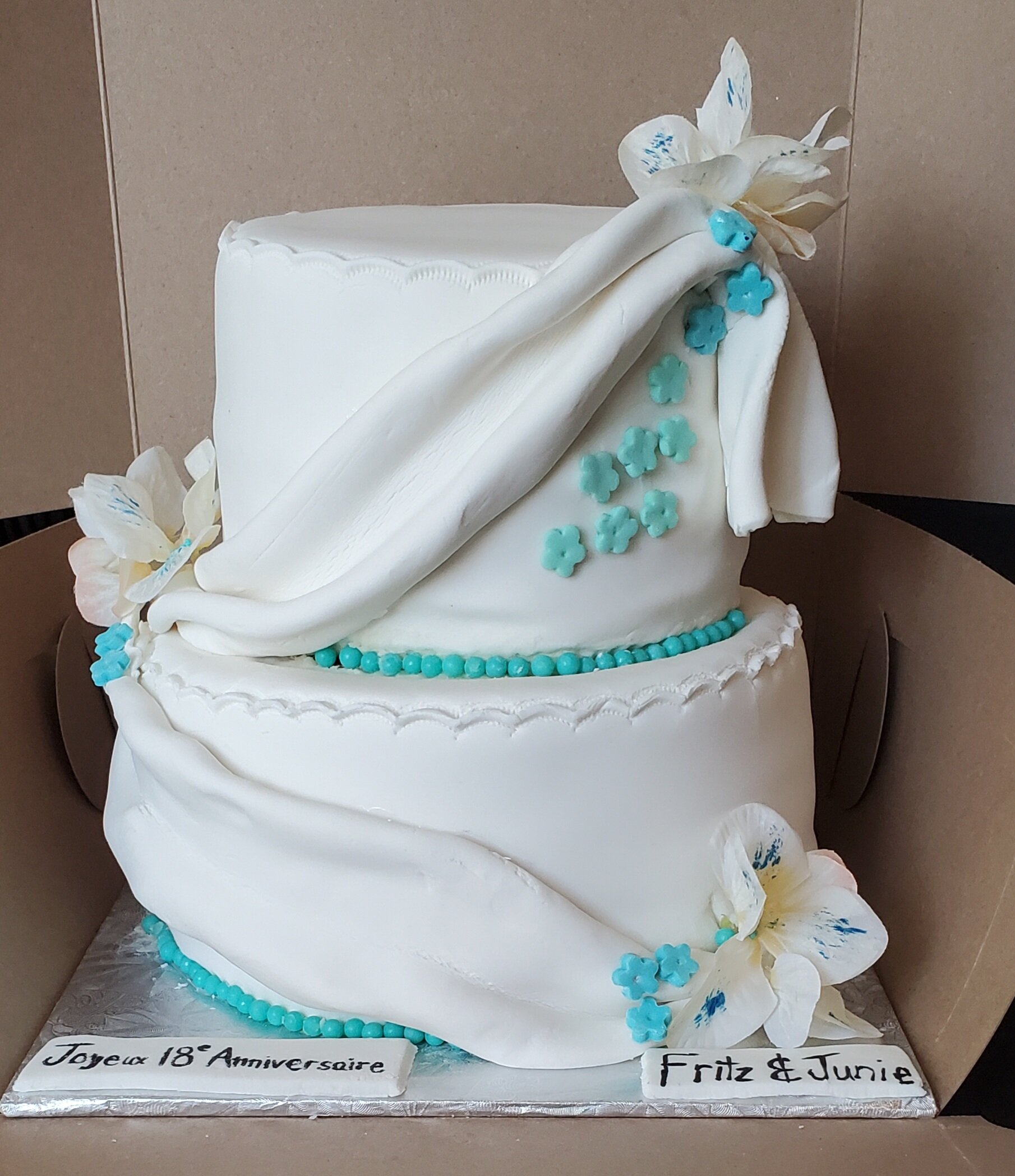 Gâteau Bleu et Blanc Drapé