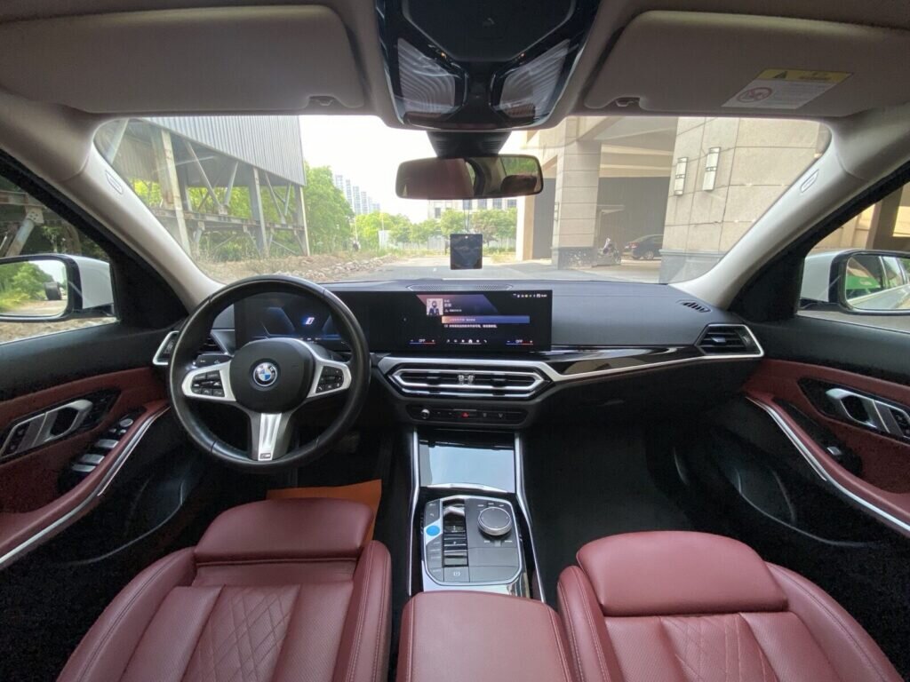BMW i3 2024 – 100 % ÉLECTRIQUE & URBAINE