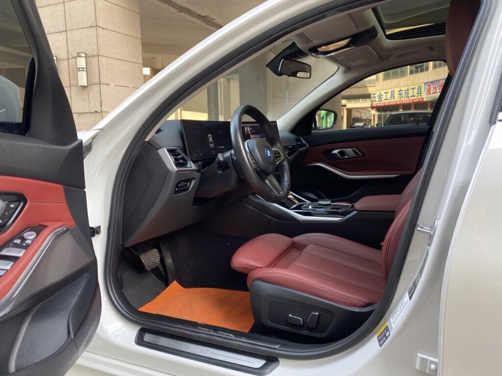 BMW i3 2024 – 100 % ÉLECTRIQUE & URBAINE