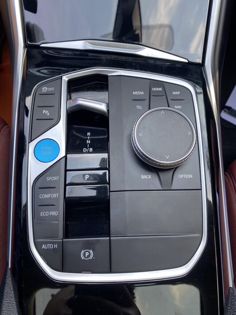 BMW i3 2024 – 100 % ÉLECTRIQUE & URBAINE