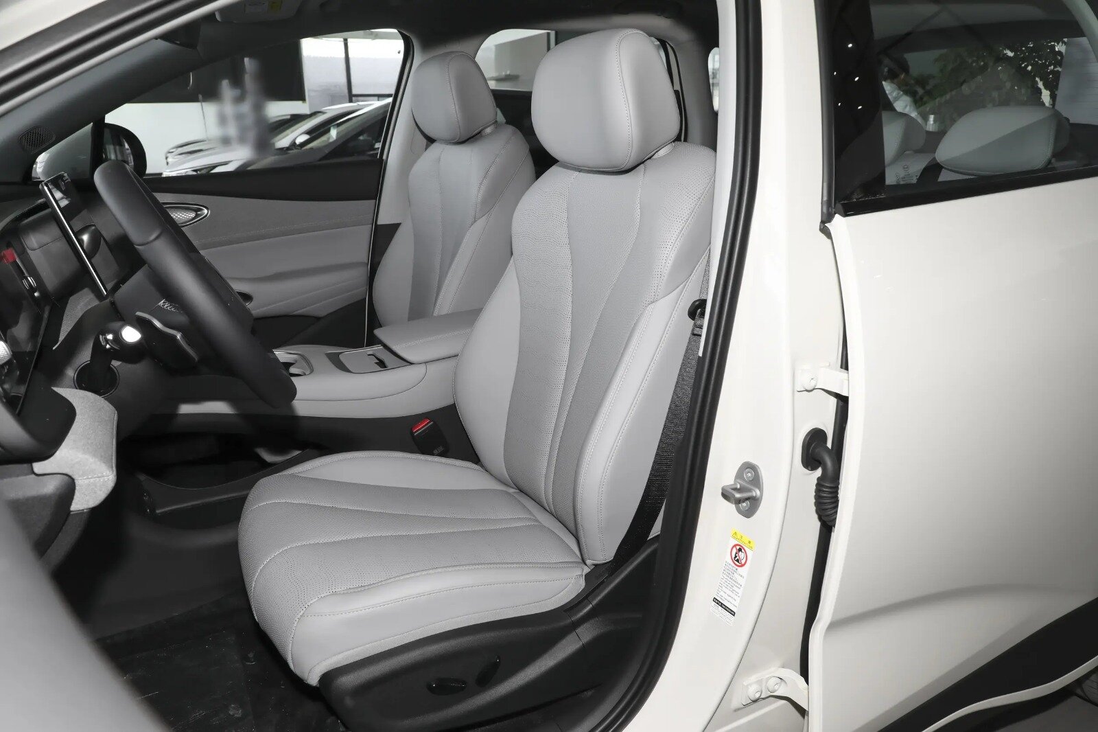 BYD – L’ÉLÉGANCE ÉLECTRIQUE PAR ALPHAROOM 520KM