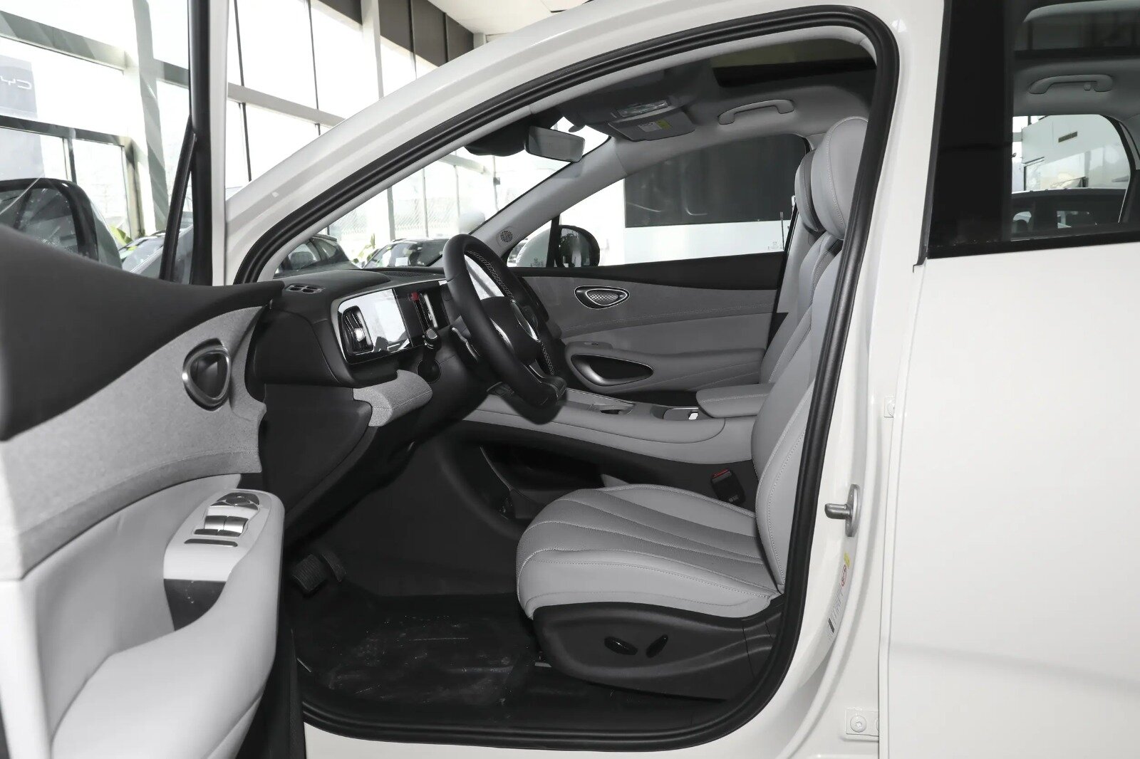 BYD – L’ÉLÉGANCE ÉLECTRIQUE PAR ALPHAROOM 520KM